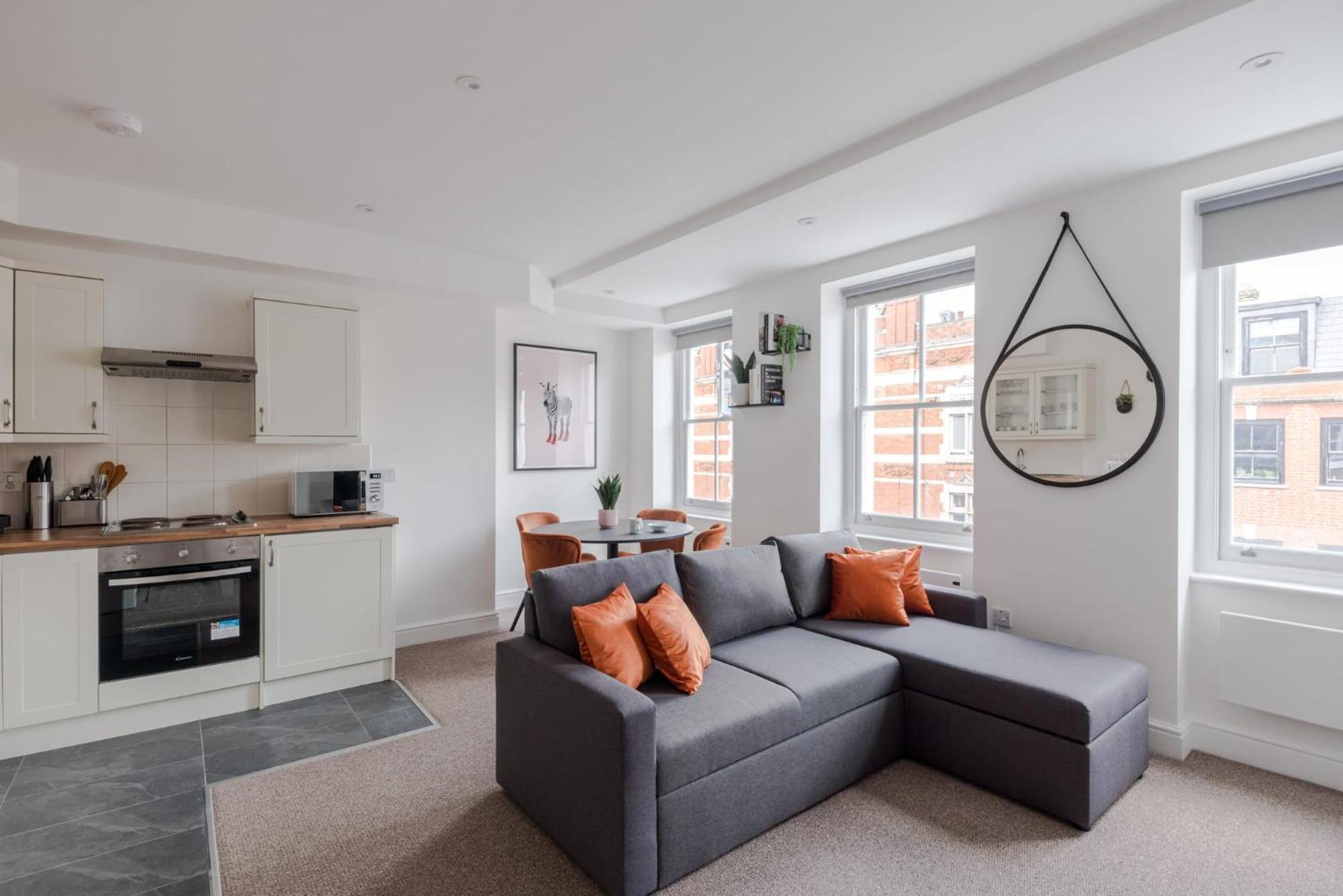 The Vanity Affair - Fitzrovia - By Frankie Says Londra