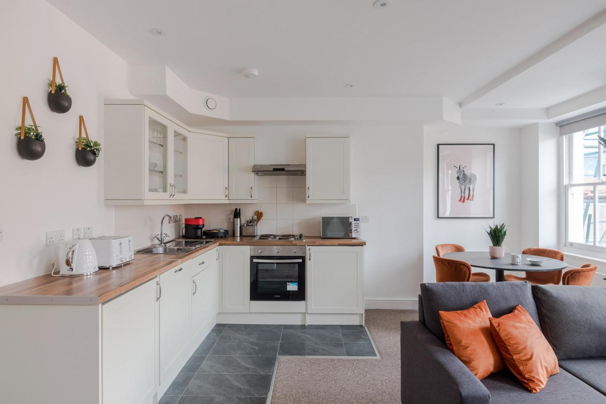 The Vanity Affair - Fitzrovia - By Frankie Says Londra